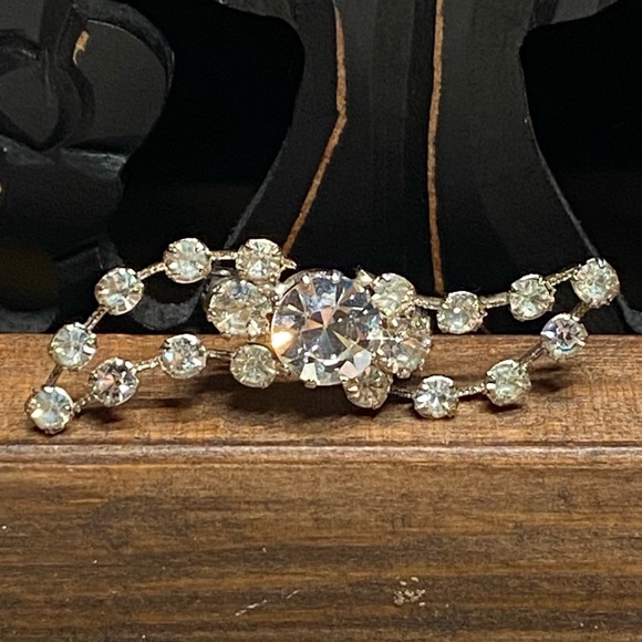 Austria Jewelry - Brilliant Crystal Clear Rhinestone Bar Brooch/Pin- Silver Tone